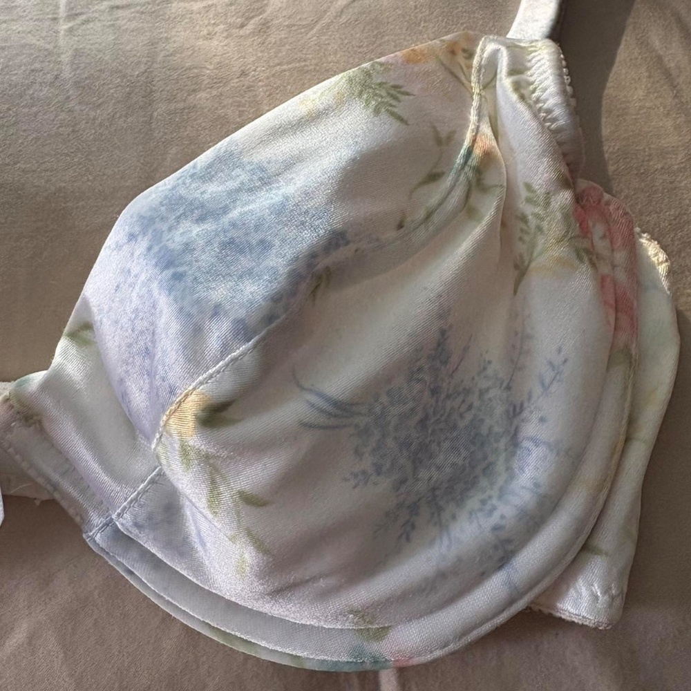🪻Coquette Vintage Y2K Victoria's Secret Rare Satin Floral bra🪻 - Picture 4 of 7